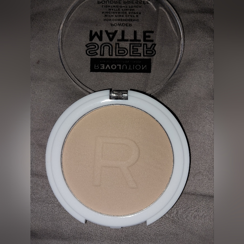 Matte pressed powder - Picture 2 of 3